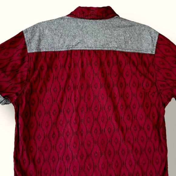 Tranquilty & Mayhem Short Sleeves Button Up Shirt Men Size M Geometric Burgundy - Picture 7 of 13